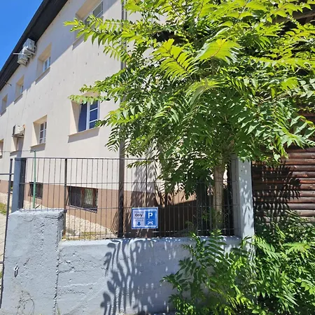 Apartman R